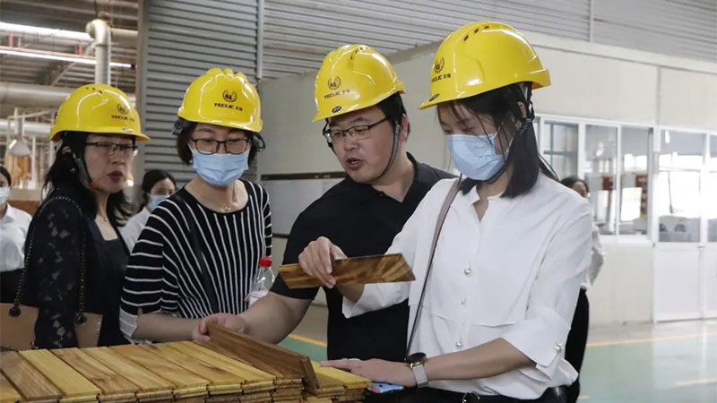 居然之家山東分公司考察團蒞臨天格地板總部